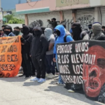 Normalistas bloquean Autopista del Sol para exigir justicia por los 43