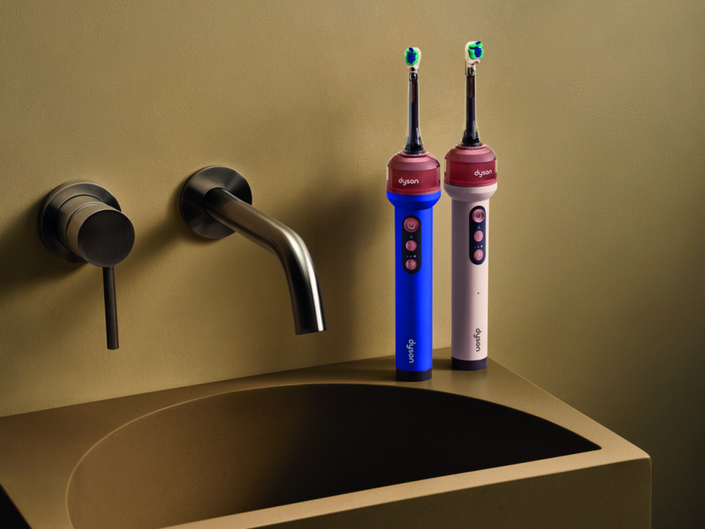 Dyson CameraJet lleva una cámara e IA al cepillado - oc01-cubldplssvl-083-cmyk-insitu-lineup-sink-tap-ppidrossvl-a2-mix-1024x768