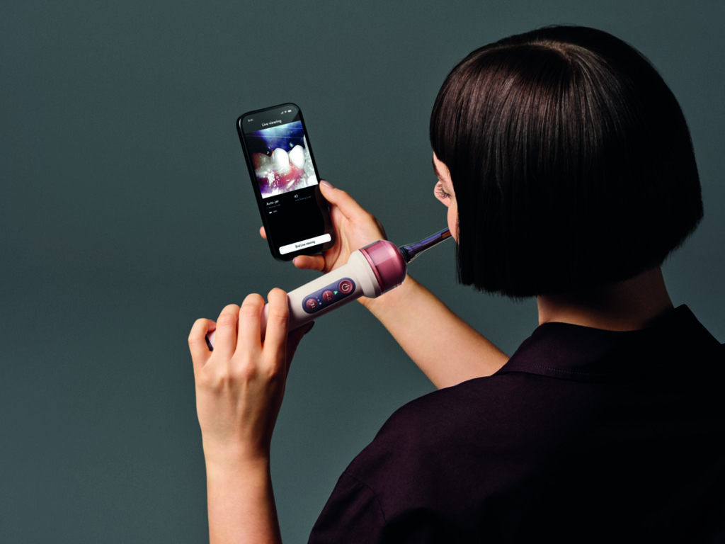 Dyson CameraJet lleva una cámara e IA al cepillado