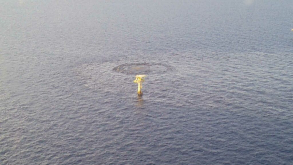 Pemex atiende derrame de hidrocarburos en el Golfo de México