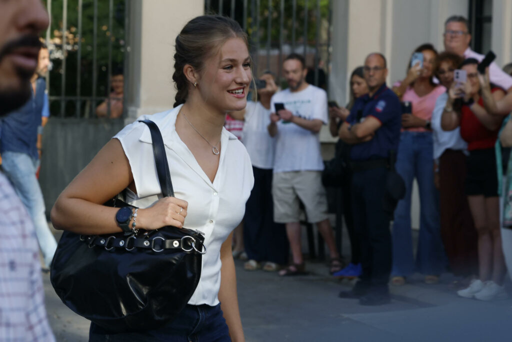 Princesa española Leonor comienza “con muchas ganas” su etapa universitaria