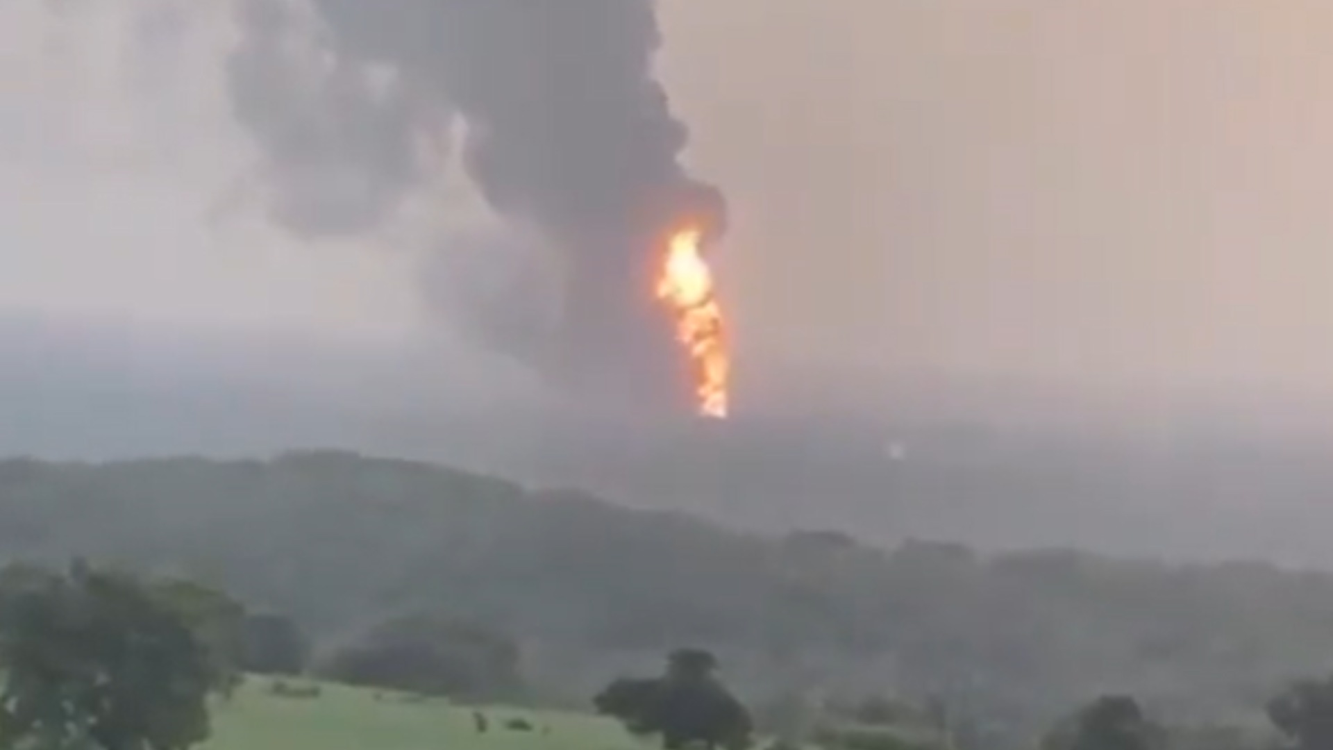 Protección Civil atiende explosión en planta de sal de Veracruz Protección Civil atiende explosión en planta de sal de Veracruz