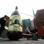 Llevan ‘caguama’ al Congreso para exigir impuesto a bebidas alcohólicas