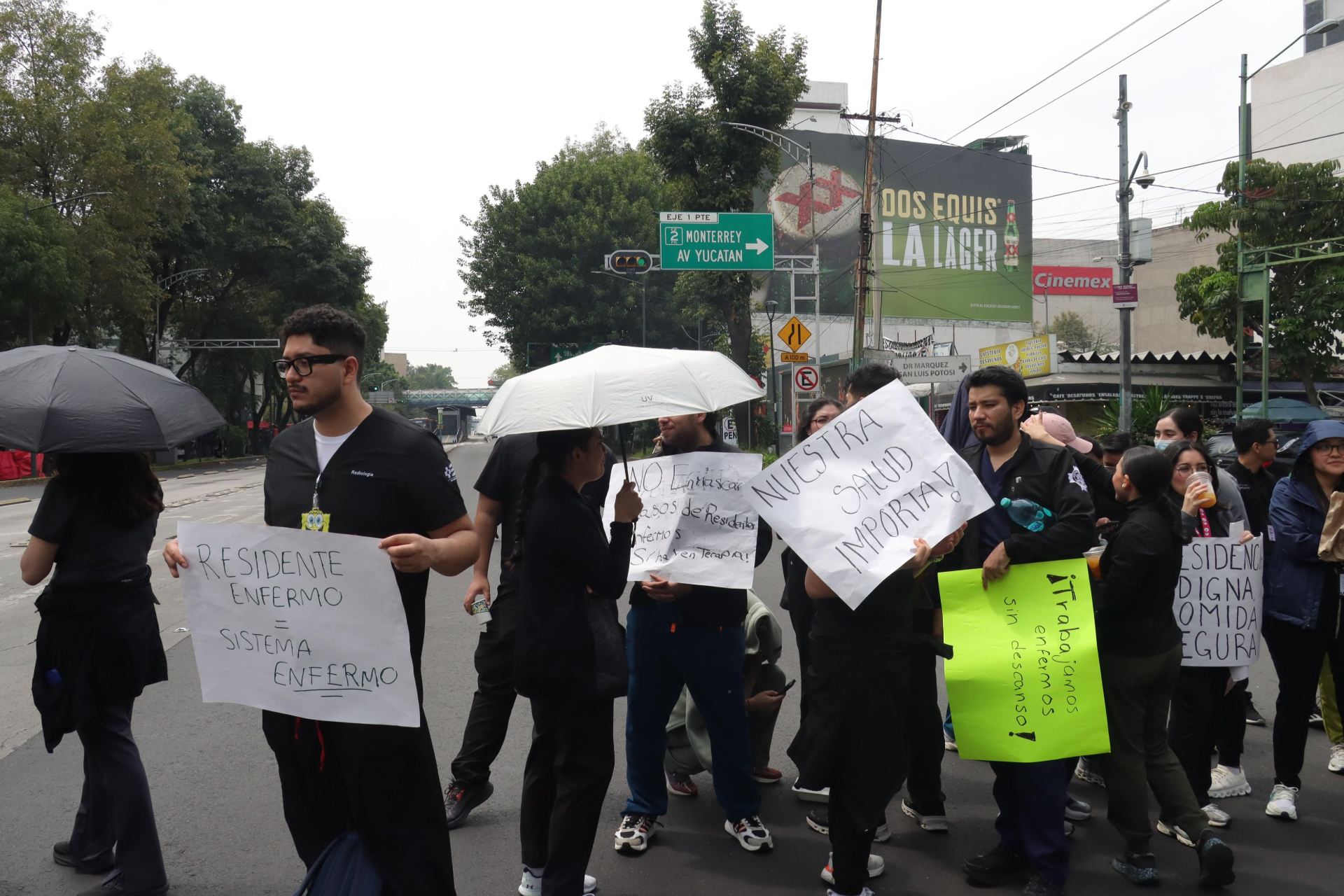 Médicos residentes del Hospital General de México protestan tras brote de salmonella Médicos residentes del Hospital General de México protestan tras brote de salmonella