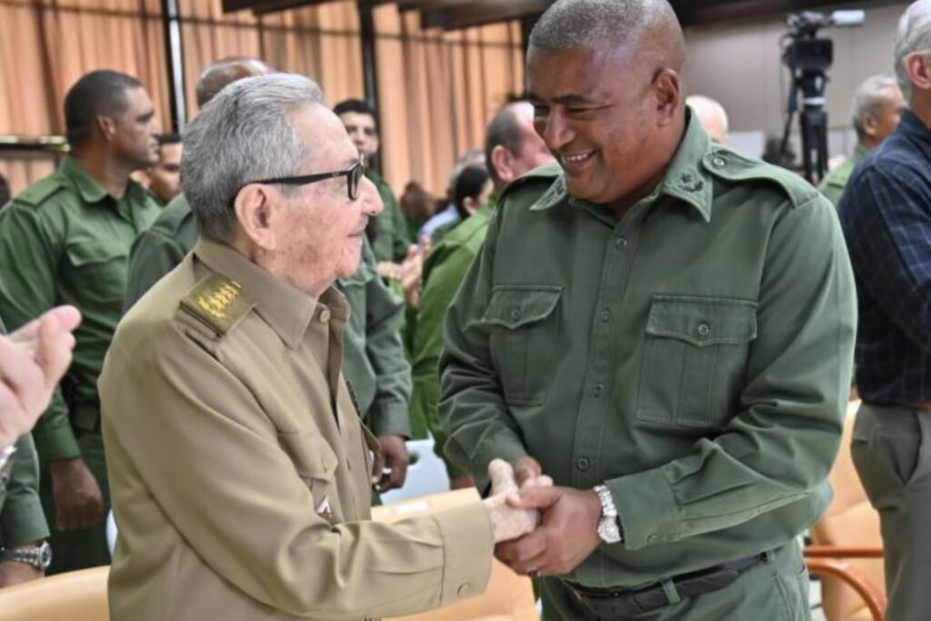 Raúl Castro participa en un acto público en Cuba tras los rumores sobre su estado de salud
