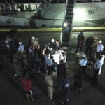 Pescador rescatado a la deriva por la Marina regresa con su familia