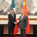 Canciller Roberto Velasco y el ministro de Exteriores de China dialogan en Beijing sobre la agenda bilateral