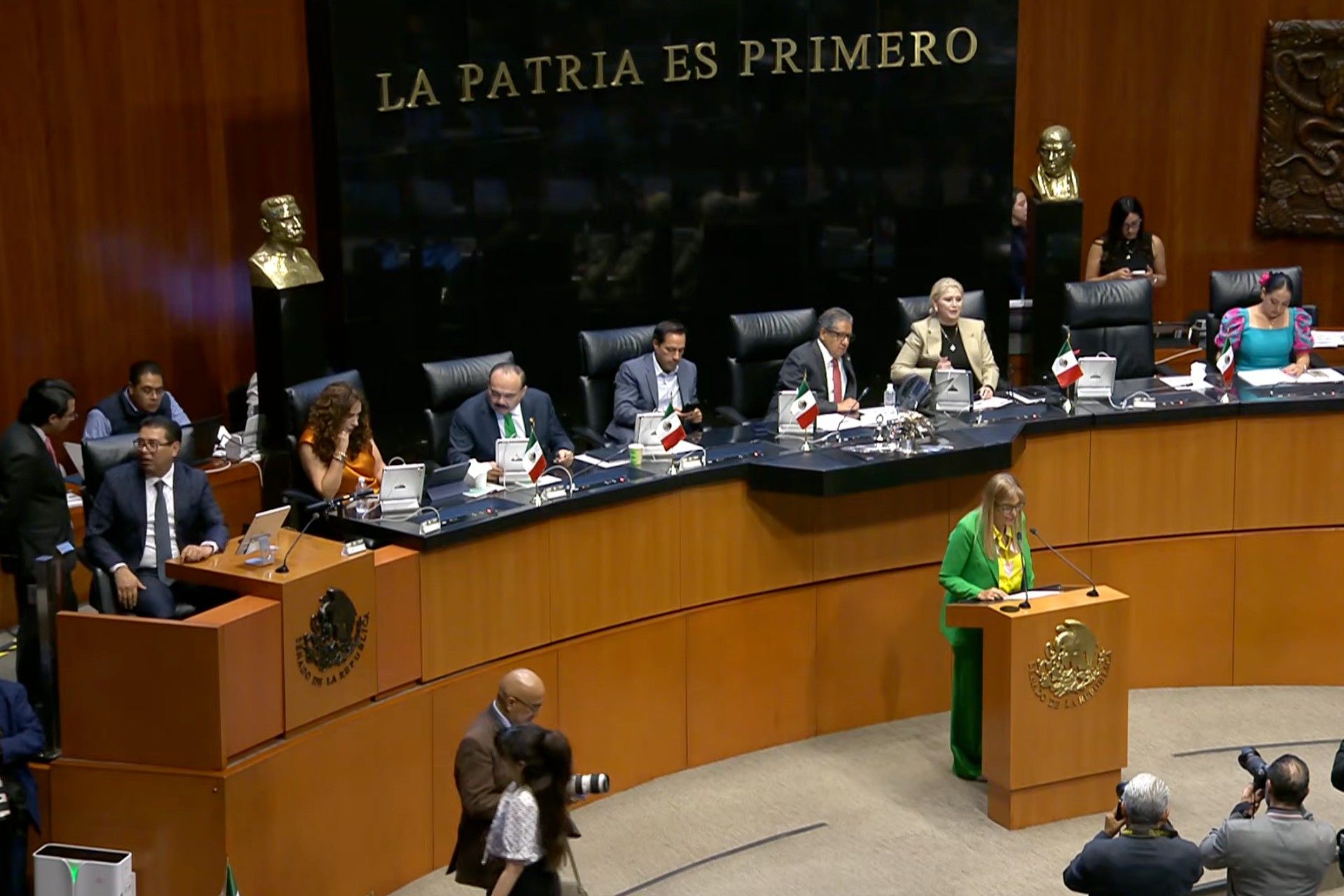 Senado aprueba ley que prohíbe la doble nacionalidad para aspirantes a la Presidencia y gubernaturas