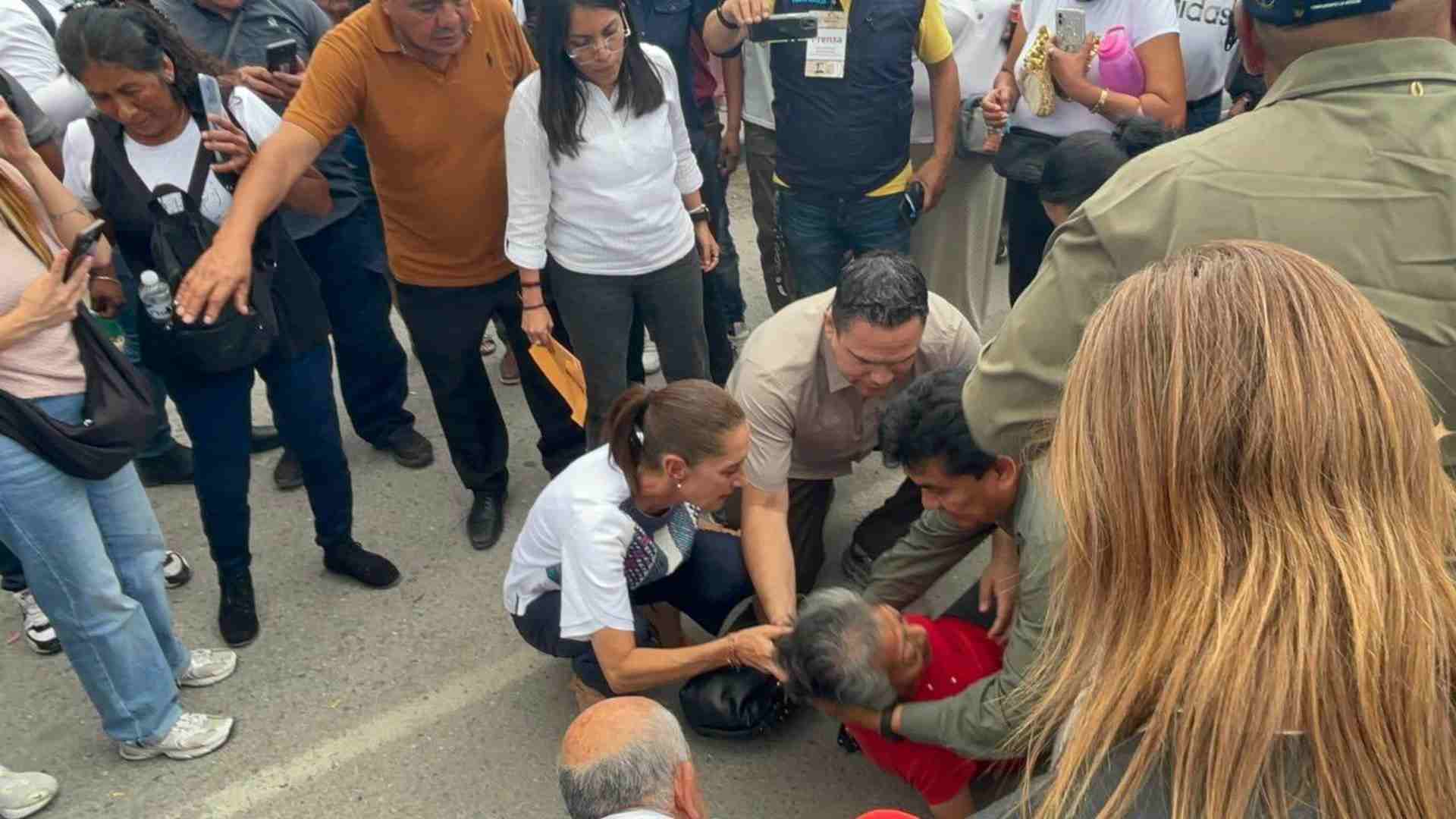 Sheinbaum auxilia a adulta mayor que se desvaneció en la Arena Potosí