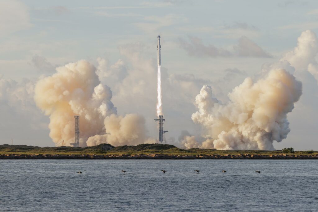 SpaceX logra el hito de poner en la órbita terrestre su cohete Starship