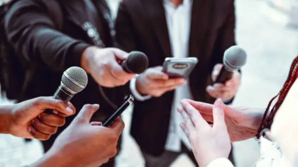 Trump y la prensa: vetos, restricciones y choques con los medios en EE.UU. - trump-y-la-prensa-vetos-restricciones-y-choques-con-los-medios-en-eeuu-1024x576