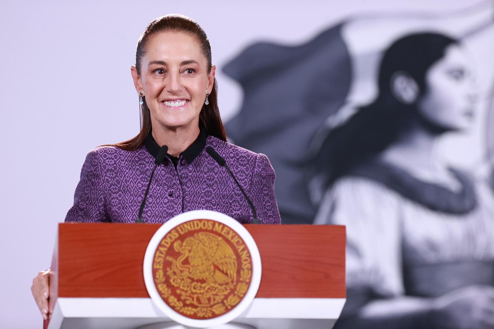 “Una bandera, un pueblo, una patria”: Sheinbaum defiende límite a doble nacionalidad