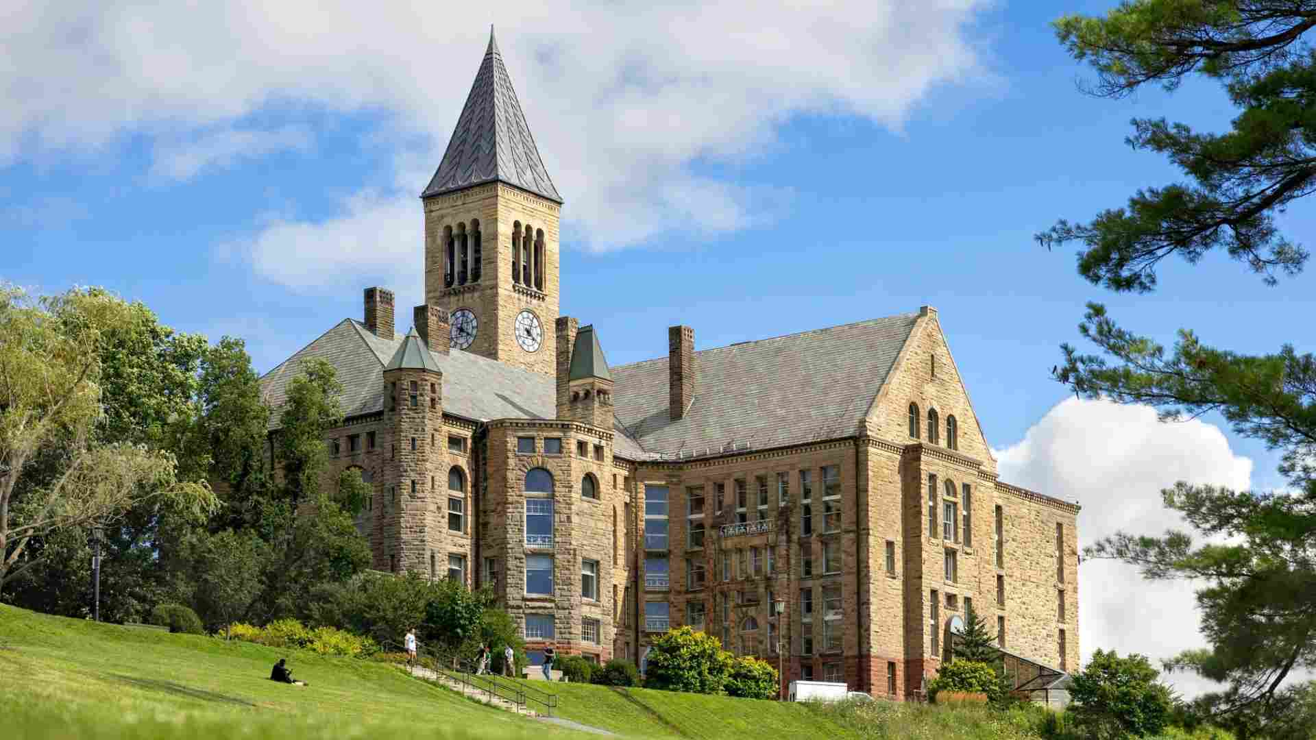 La Universidad de Cornell hará revisión independiente de su gestión del caso de violación La Universidad de Cornell hará revisión independiente de su gestión del caso de violación