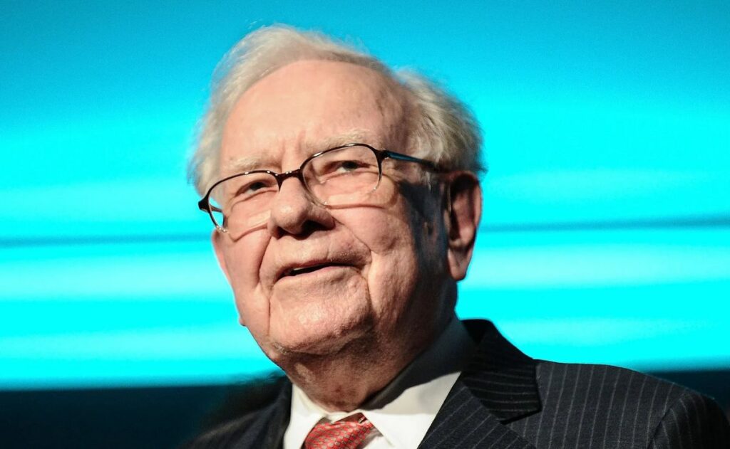 Warren Buffett deja la presidencia de Berkshire Hathaway; la asume su hijo