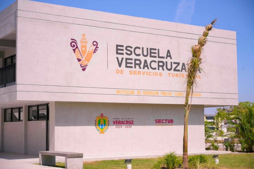 Veracruz apuesta por profesionalizar al sector turístico con nueva escuela especializada - whatsapp-image-2026-09-01-at-35502-pm-1-1-1024x683
