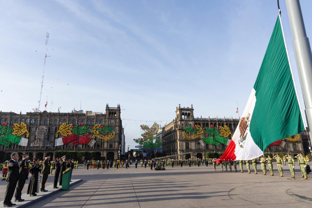 Recuerdan en el Zócalo a víctimas de los sismos de 1985 y 2017