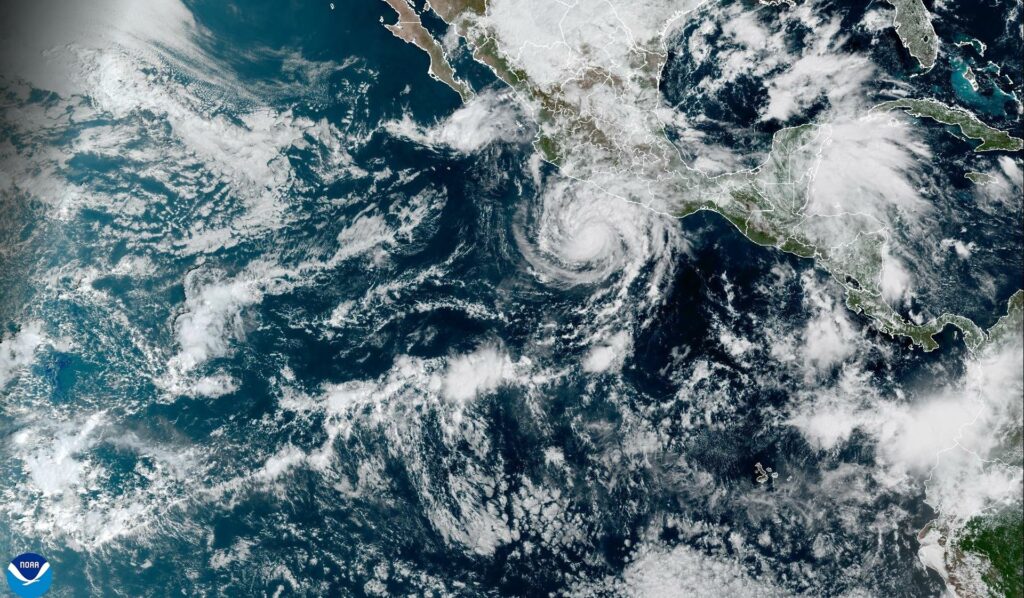 El huracán ‘Trudy’ llegaría con categoría 4 cerca de las costas de Jalisco y Colima