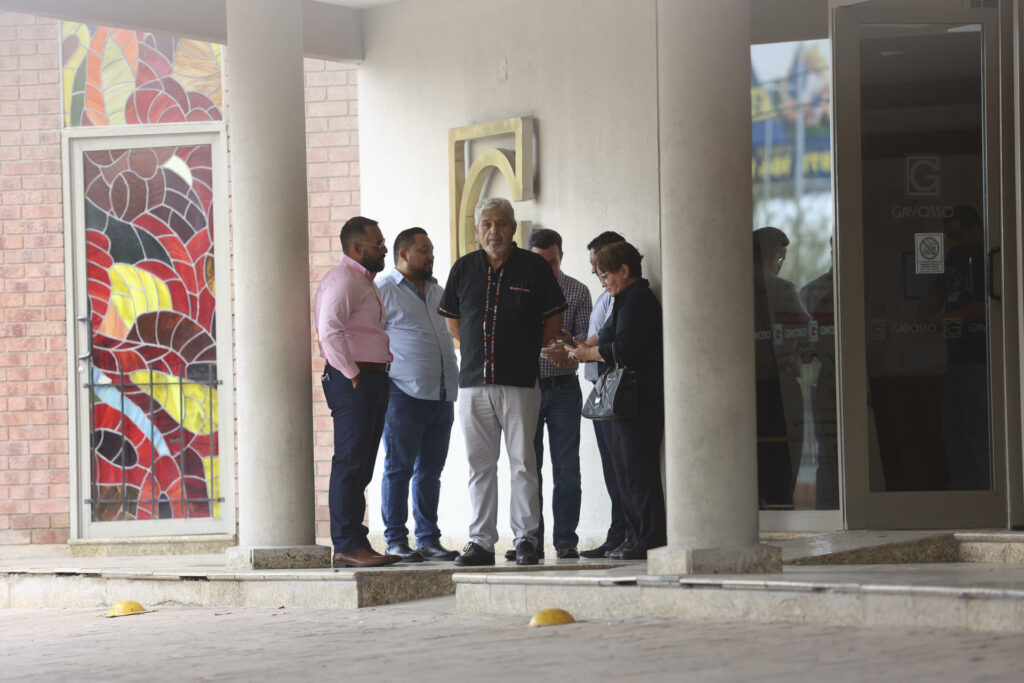 Familiares y estudiantes despiden a subdirectora de escuela asesinada en Coahuila