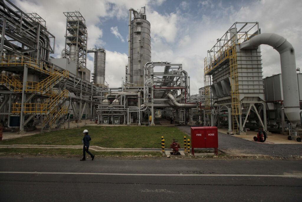 Industria química reclama energía pese a tener un 30 % de capacidad ociosa