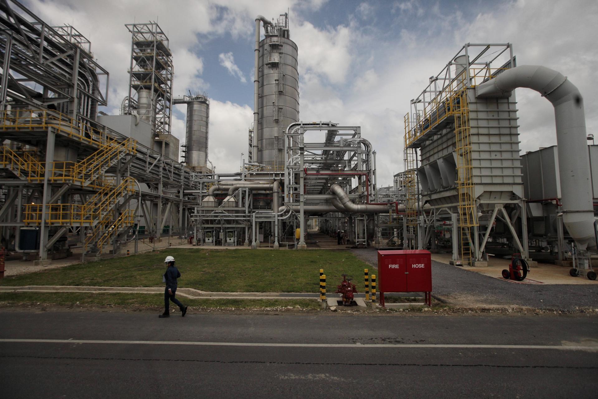 Industria química reclama energía pese a tener un 30 % de capacidad ociosa