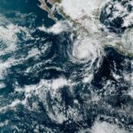 ‘Trudy’ avanza hacia Jalisco y Colima con previsión de lluvias y fuerte oleaje