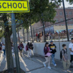 Las escuelas públicas de EE.UU. vetaron 12 mil libros en el último curso, un récord