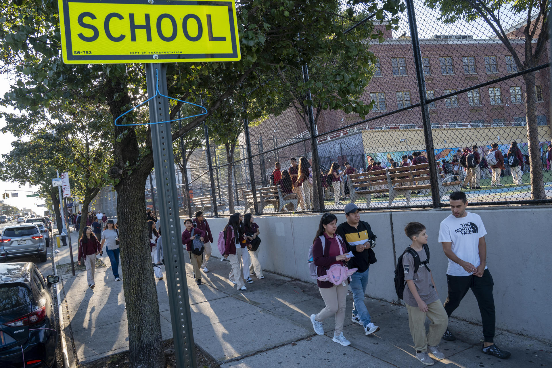 Las escuelas públicas de EE.UU. vetaron 12 mil libros en el último curso, un récord