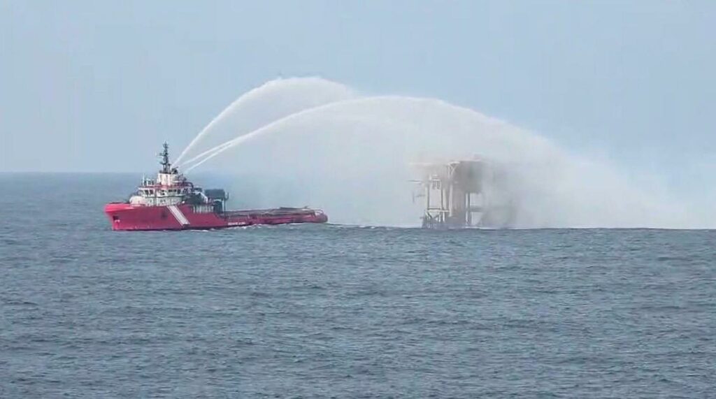 Pemex reporta un incendio sin heridos en la plataforma satélite de Campeche