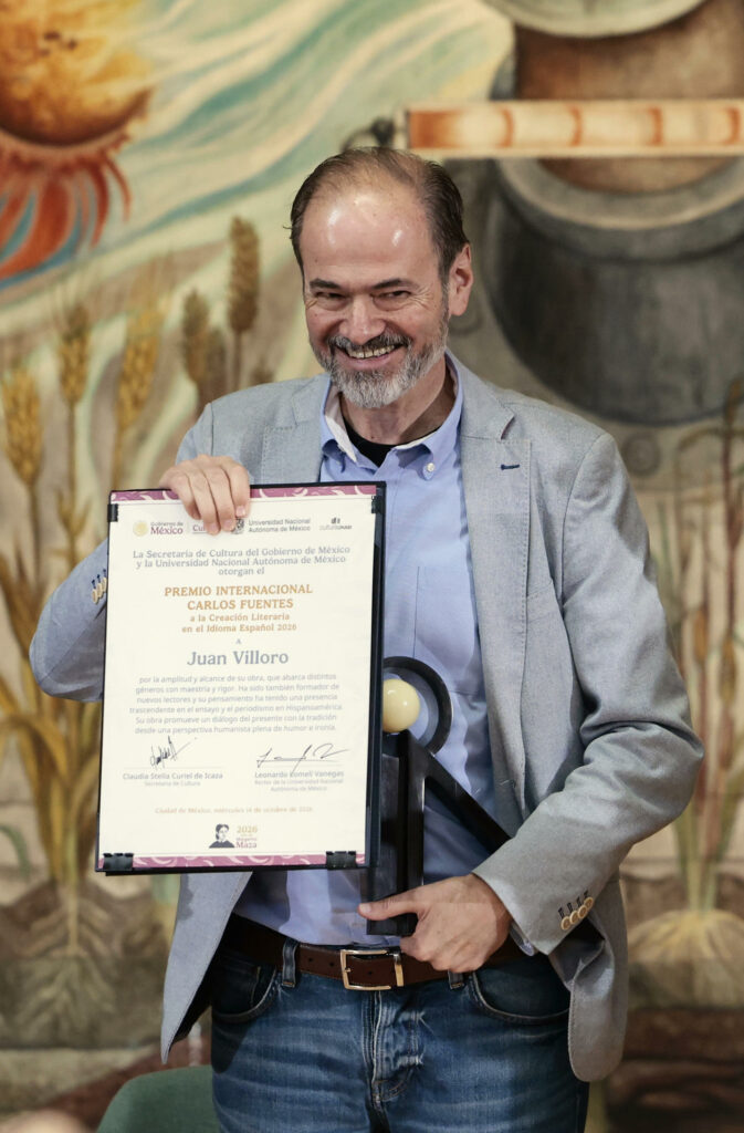 Juan Villoro destaca la importancia de "la crítica justa" al recibir Premio Carlos Fuentes - 657151432c936e047b327c902886069d06124761w-673x1024