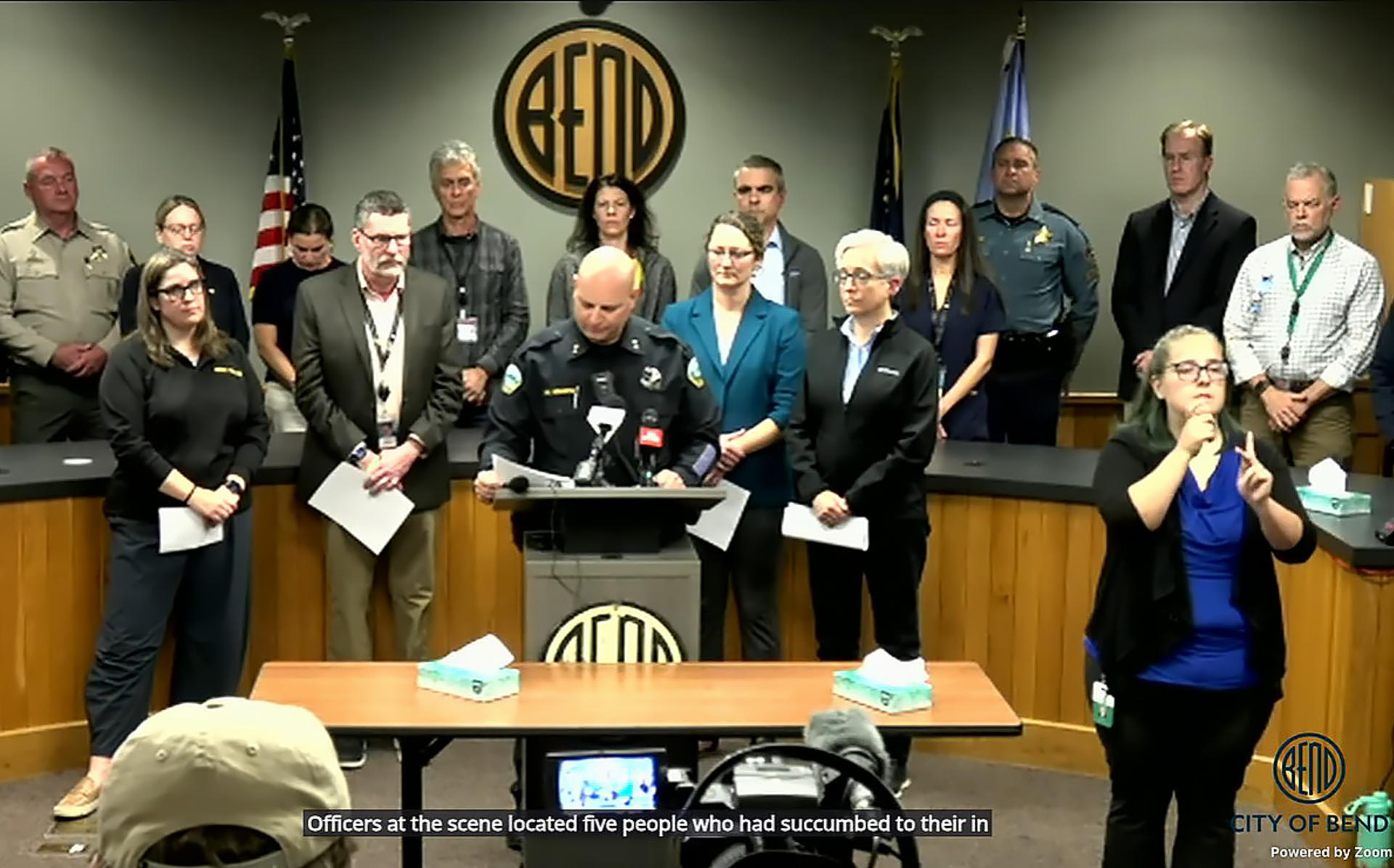 Tres niños y una maestra mueren en tiroteo de Oregon junto al presunto asesino de 16 años Tres niños y una maestra mueren en tiroteo de Oregon junto al presunto asesino de 16 años