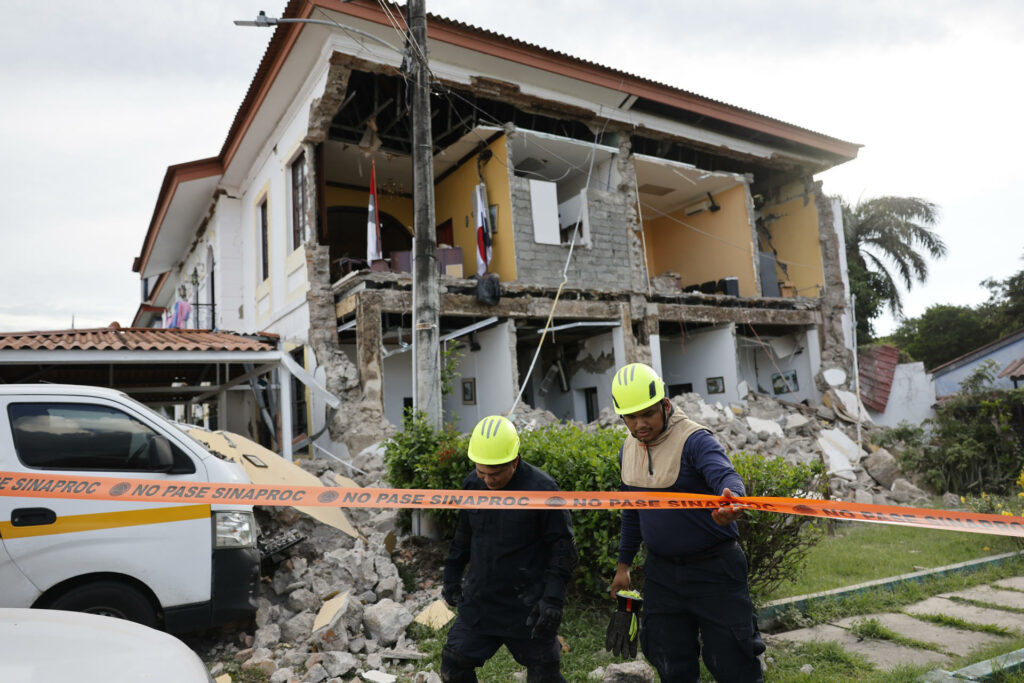 Al menos 27 heridos leves y más de 400 edificaciones afectadas por el terremoto en Panamá