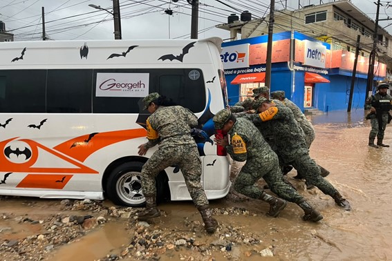 Activan el Plan DN-III en Acapulco ante el paso de ‘Simon’ Activan el Plan DN-III en Acapulco ante el paso de ‘Simon’
