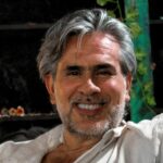 Video: Reconocido actor de La Rosa de Guadalupe vende pulseras en la calle; “no hay chamba”, dice