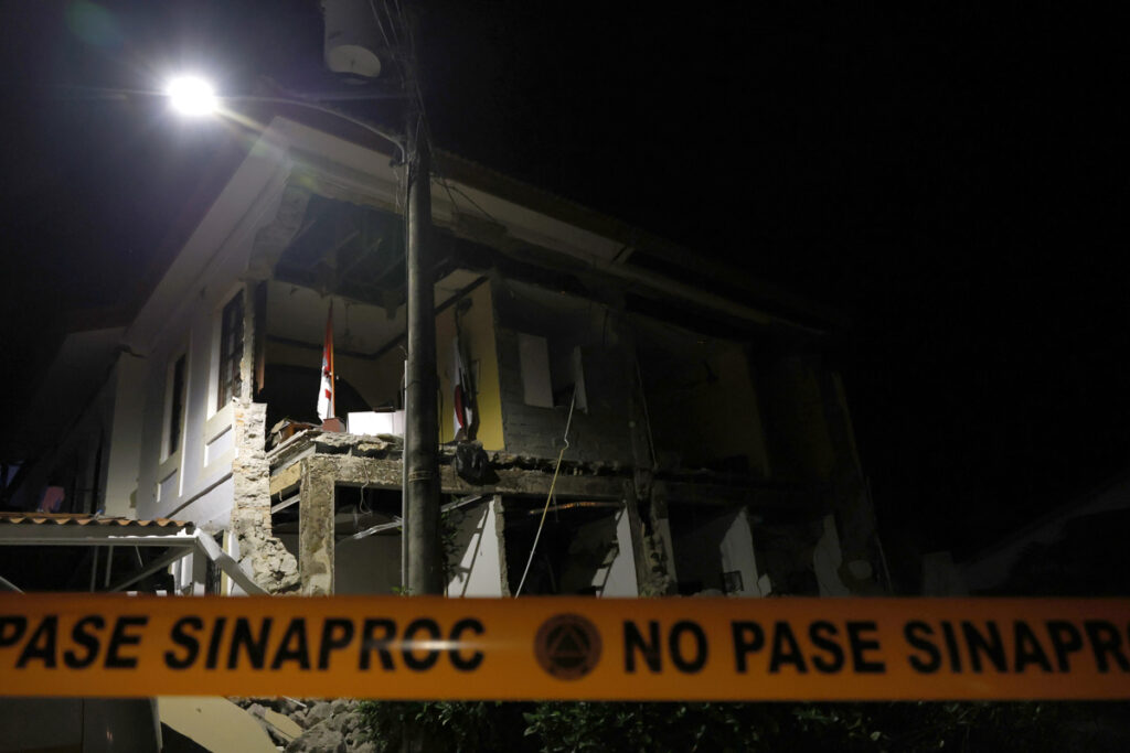 Adrenalina, vigilancia y pacientes en la calle por el sismo en Panamá - adrenalina-vigilancia-y-pacientes-en-la-calle-por-el-sismo-en-panama-3-1024x683