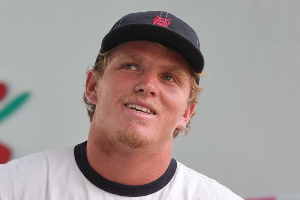 Surfista mexicano Alan Cleland es señalado por presunto abuso sexual