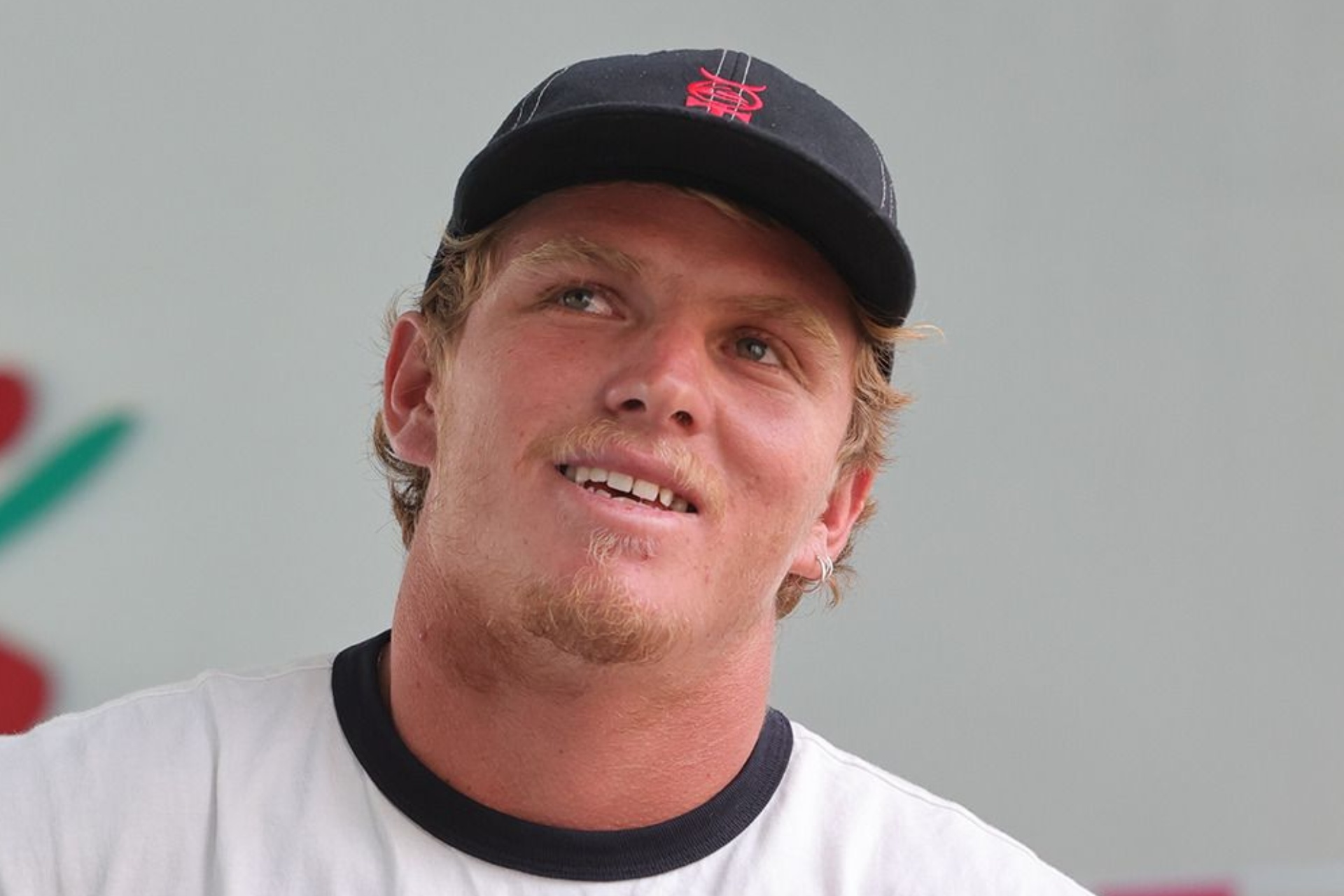 Surfista mexicano Alan Cleland es señalado por presunto abuso sexual