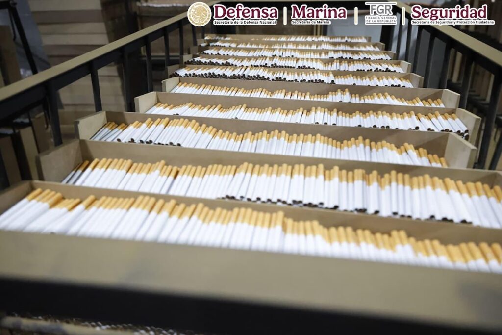 Aseguran 60 toneladas de cigarros apócrifos y detienen a tres personas en Huixquilucan
