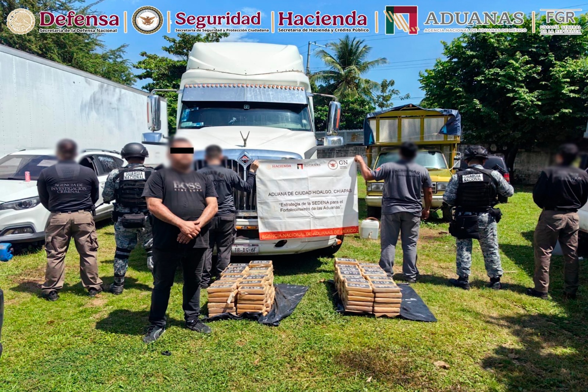 Aseguran en Chiapas más de 171 kilos de presunta cocaína en un tractocamión Aseguran en Chiapas más de 171 kilos de presunta cocaína en un tractocamión