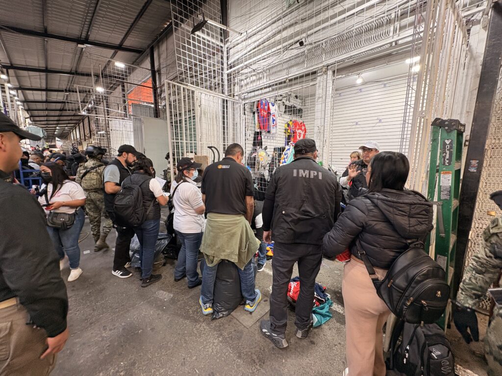 Aseguran más de 9 mil piezas presuntamente apócrifas en Tepito - aseguran-mas-de-9-mil-piezas-presuntamente-apocrifas-en-tepito-3-1024x768