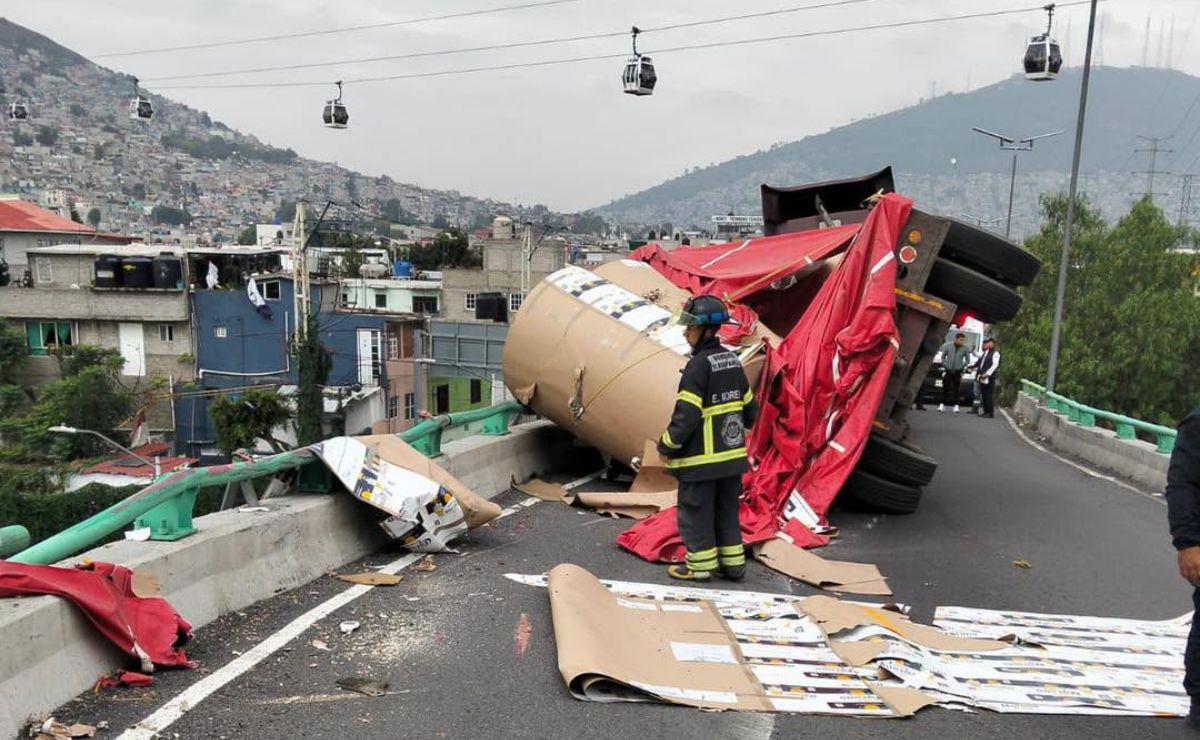 Tráiler se accidenta sobre la México-Pachuca; afectación vial fue de 4 km Tráiler se accidenta sobre la México-Pachuca; afectación vial fue de 4 km