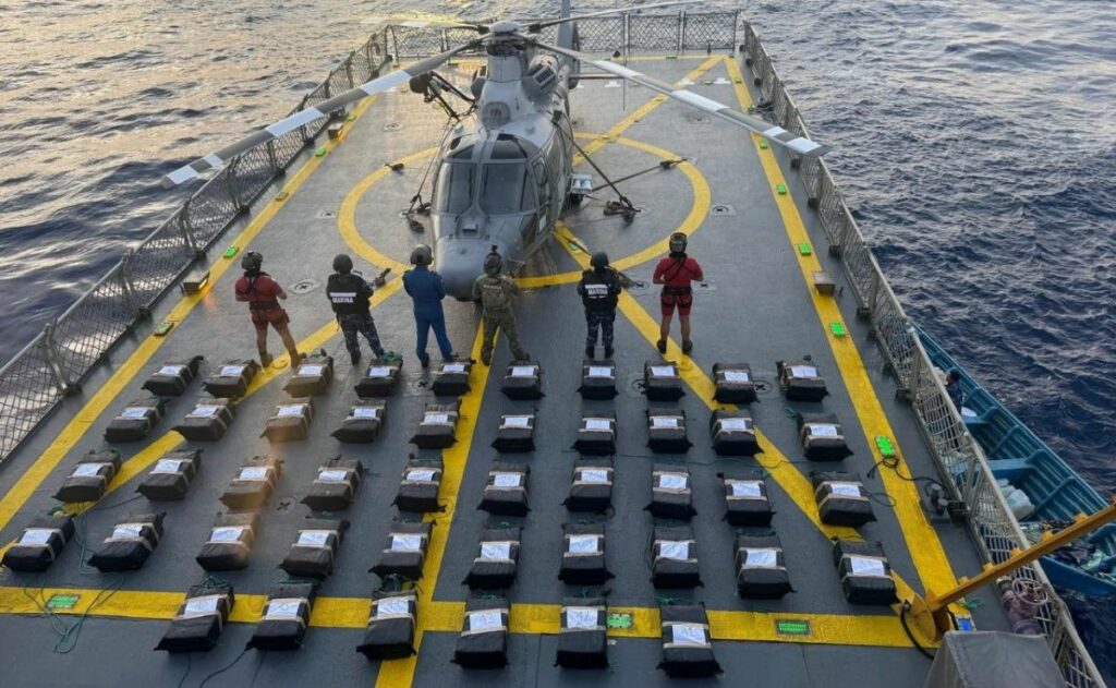 México y EE.UU. aseguran 1.2 toneladas de cocaína en aguas de Oaxaca