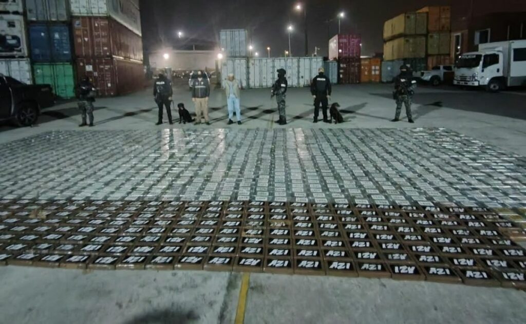 Ecuador incauta 1.6 toneladas de cocaína con destino a México