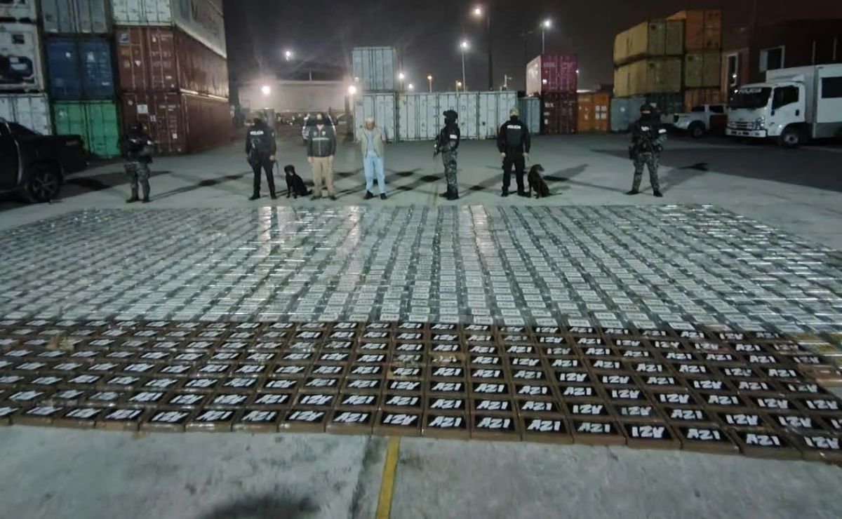 Ecuador incauta 1.6 toneladas de cocaína con destino a México