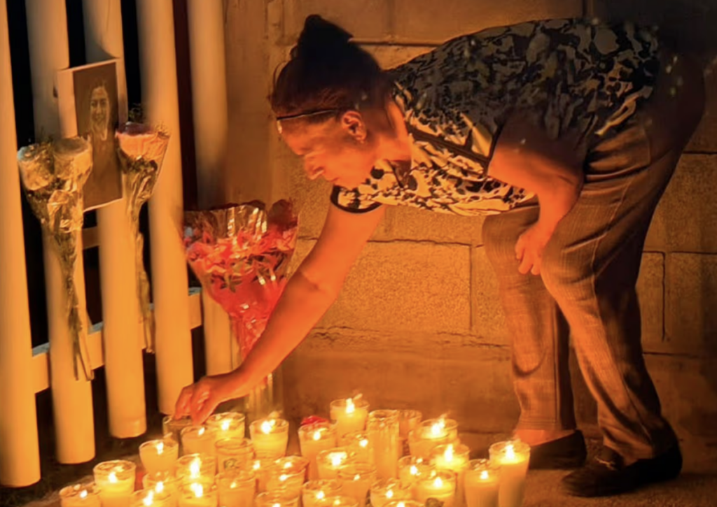 Colocan altar en memoria de subdirectora asesinada en secundaria de Torreón