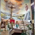 Video: Cruz cae y mata a sacerdote durante misa