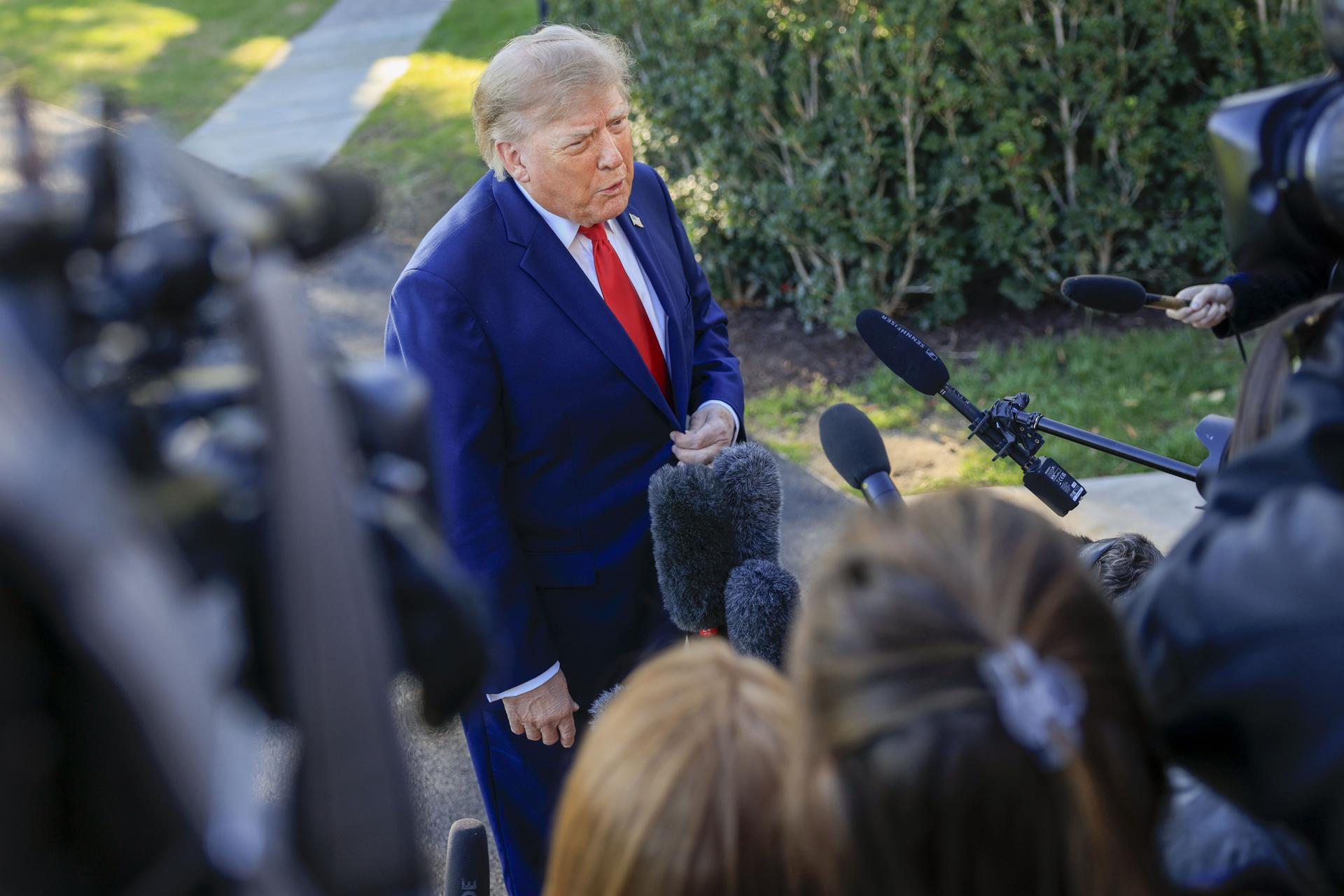 Trump llama “tonta” a una periodista de CNN y “estúpida” a otra de ABC News