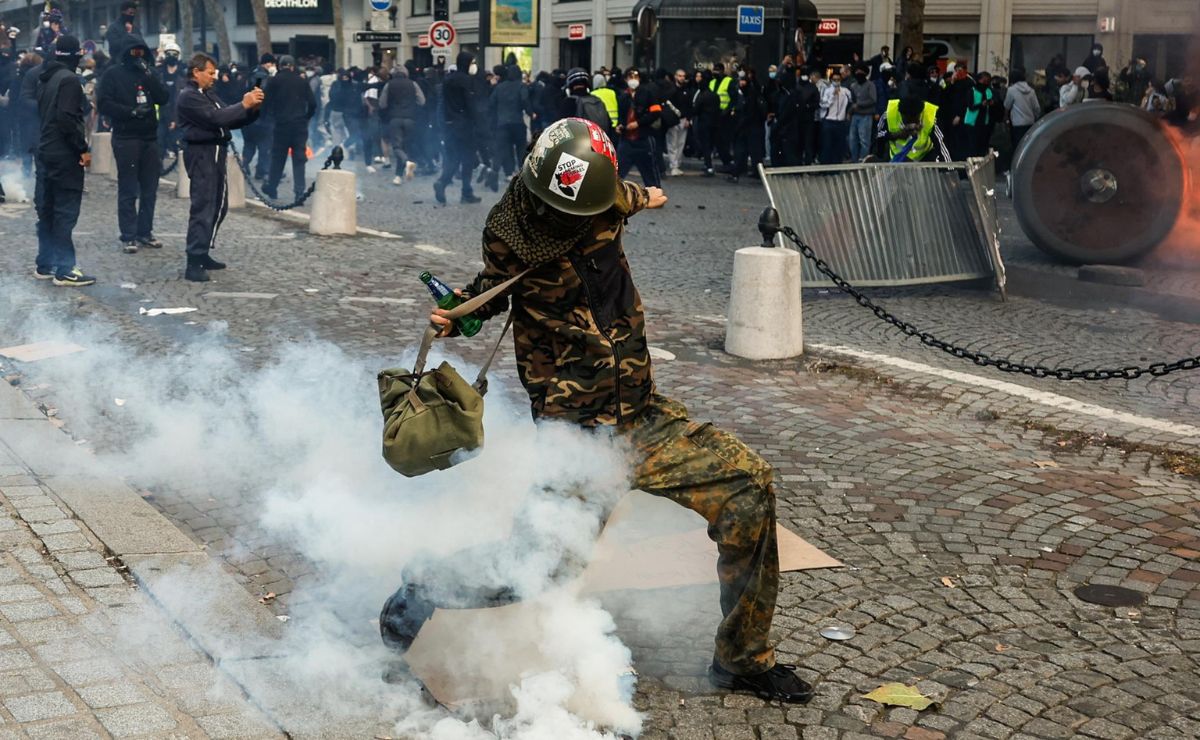 Macron anuncia restricciones a manifestaciones en Francia y convoca un Consejo de Defensa Macron anuncia restricciones a manifestaciones en Francia y convoca un Consejo de Defensa