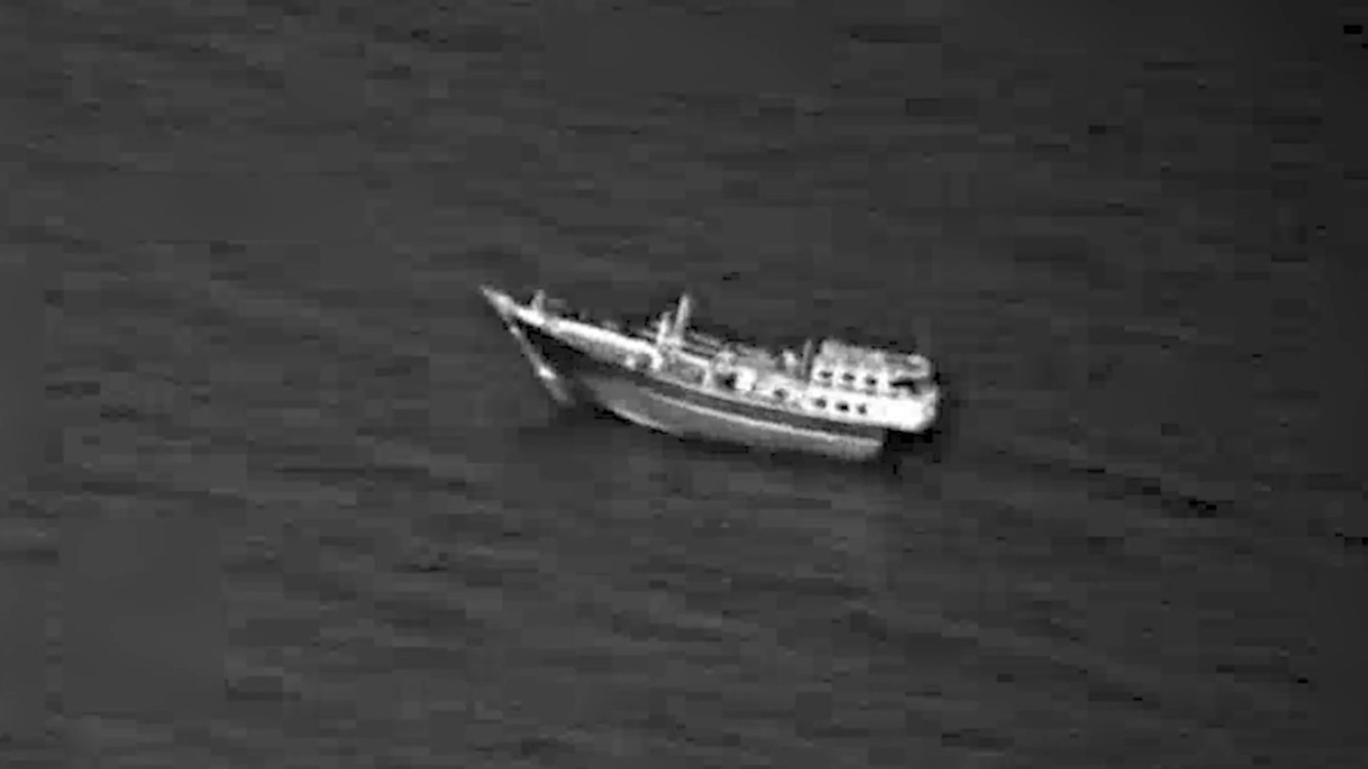 EE.UU. divulga un video de la destrucción de un barco vinculado a Irán en Omán