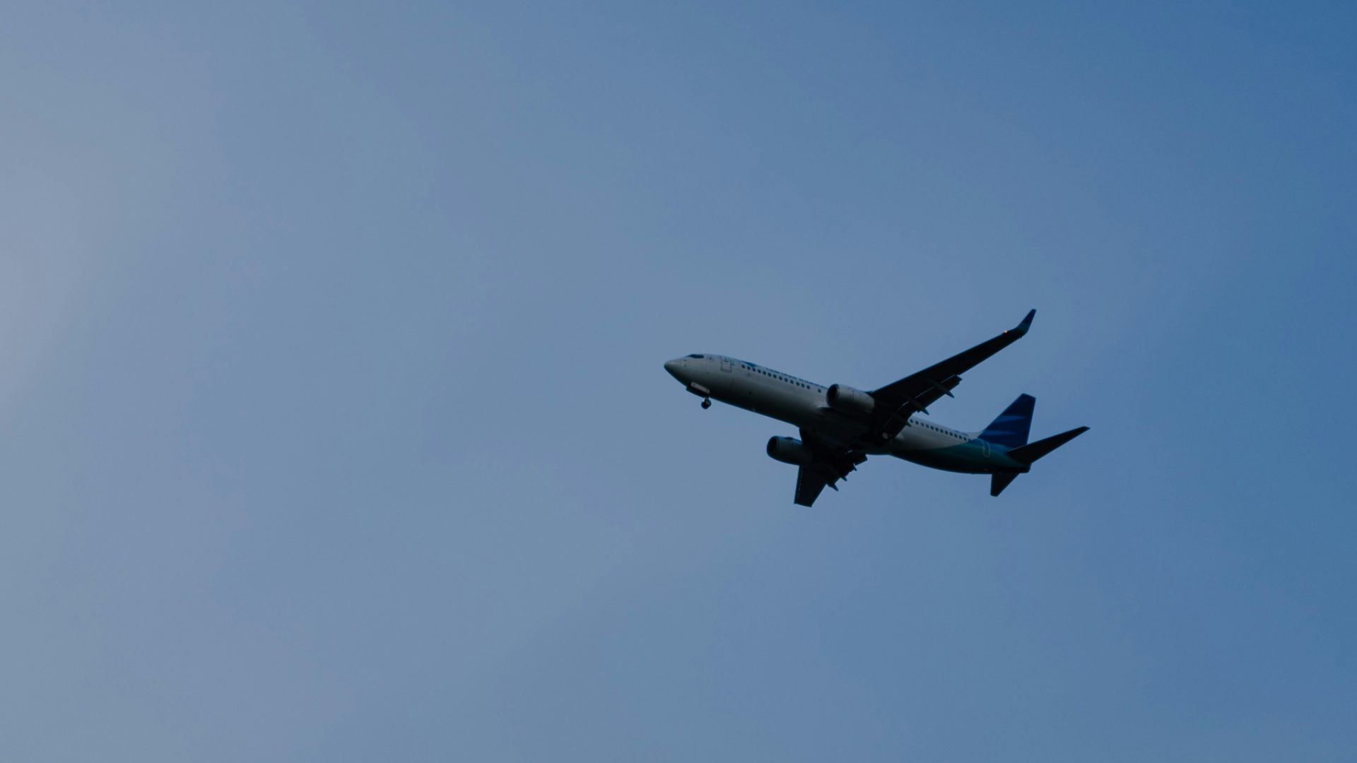 El avión desaparecido frente a EE.UU. se desplomó 12 mil pies antes de perder la señal El avión desaparecido frente a EE.UU. se desplomó 12 mil pies antes de perder la señal