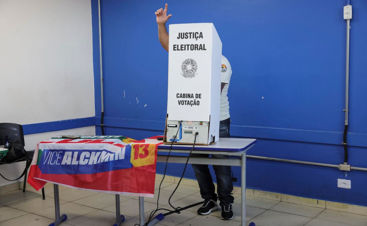 Brasil: la derecha avanza de la mano de Flavio Bolsonaro mientras Lula busca la remontada